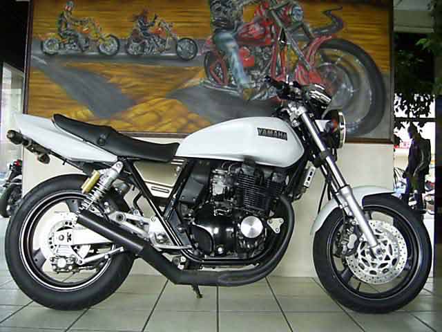 2002 Yamaha XJR400