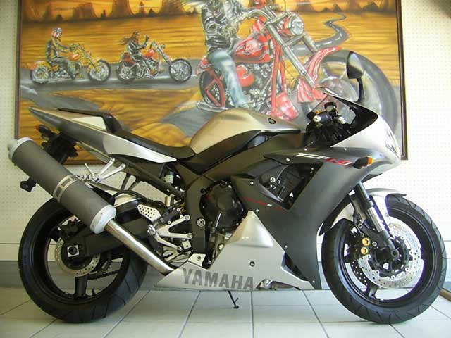 Silver Black 2004 Yamaha YZF R1