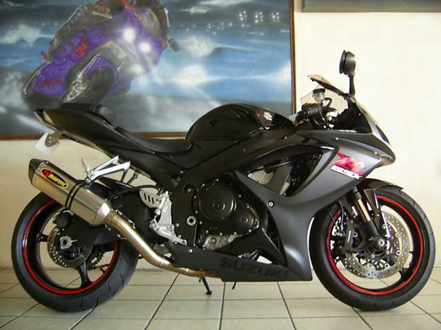 Black Suzuki GSXR750 K6