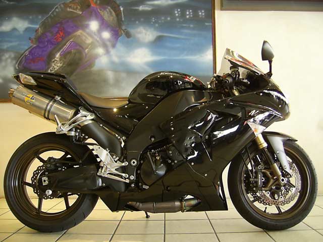 Black Kawasaki ZX-10R 