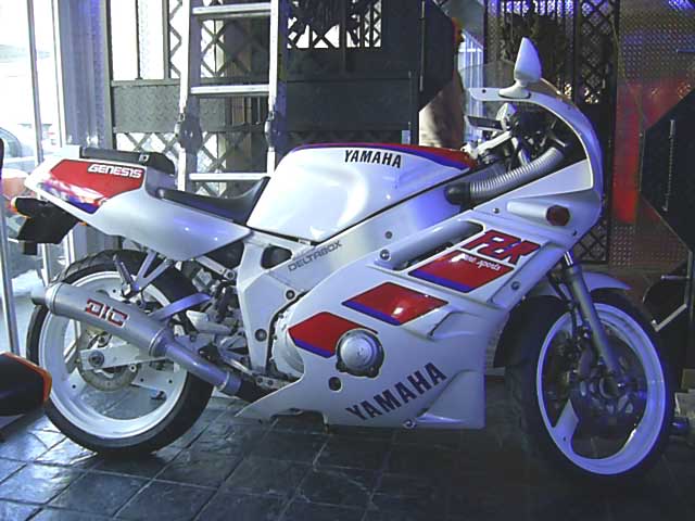 Yamaha FZR400 Genisis