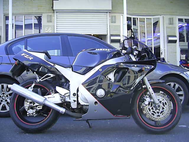 Yamaha FZR400 
