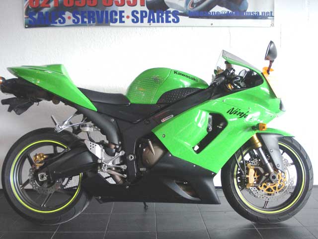 Green 2005 Kawasaki ZX-6R Ninja